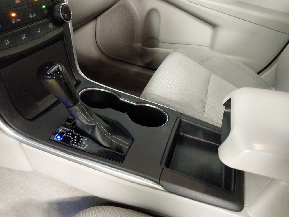 2015 Toyota Camry - Center Console/Cup Holders