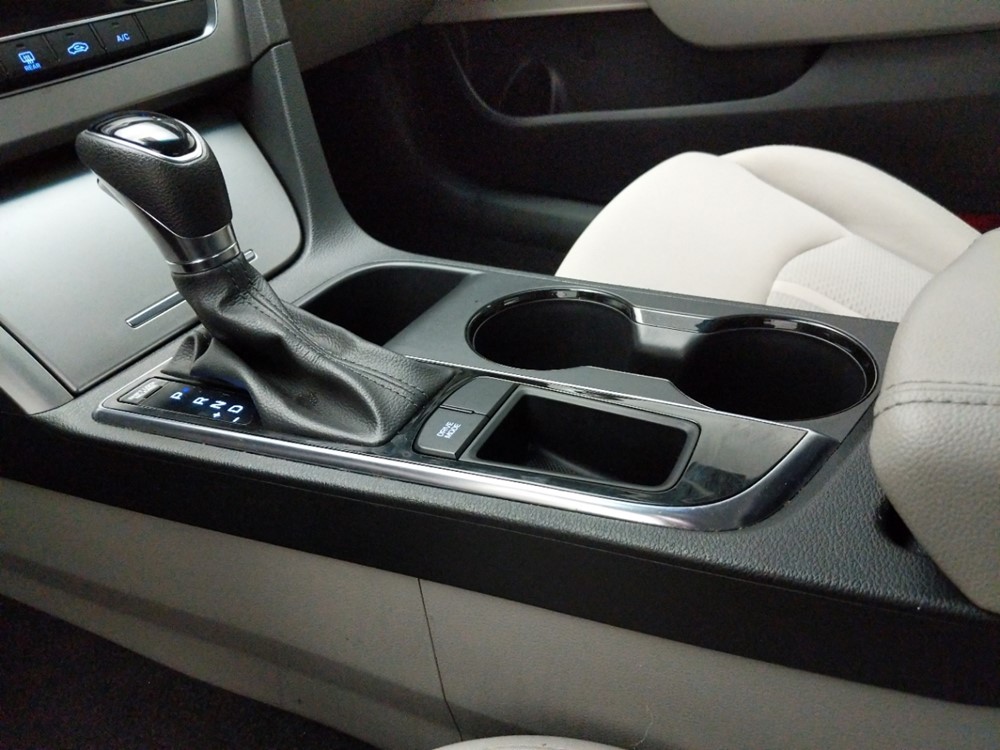 2017 Hyundai Sonata - Center Console/Cup Holders