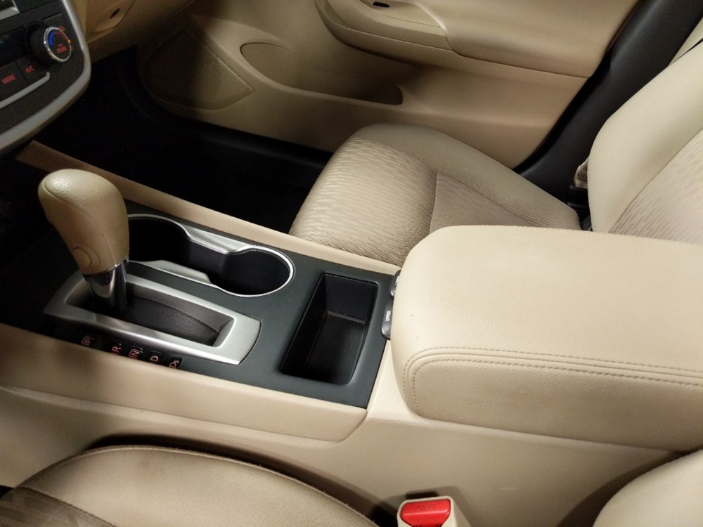 2017 Nissan Altima - Center Console/Cup Holders