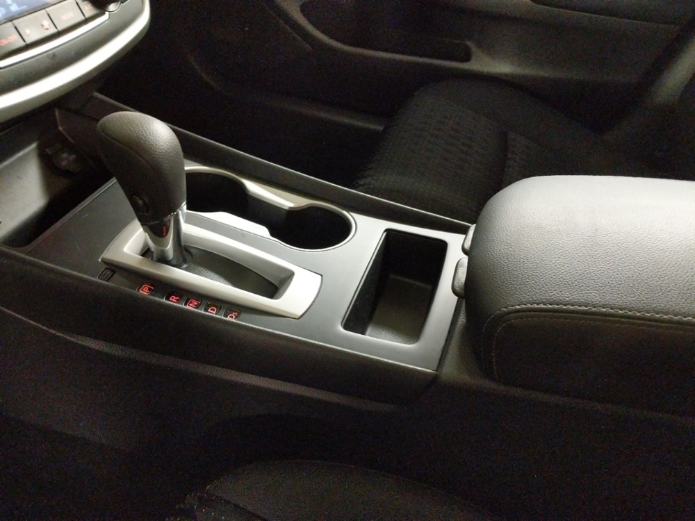 2017 Nissan Altima - Center Console/Cup Holders