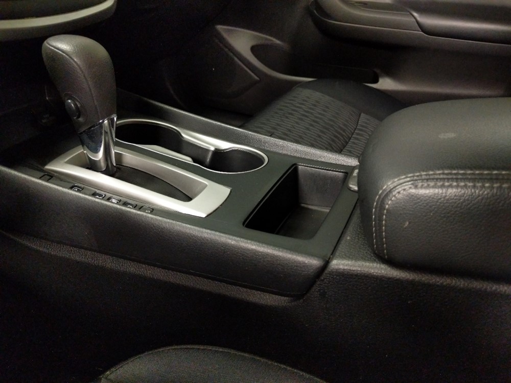 2017 Nissan Altima - Center Console/Cup Holders