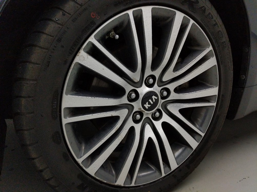 2015 Kia Cadenza - Wheel