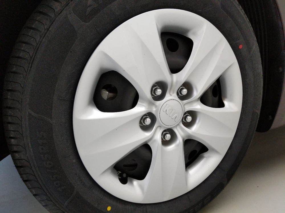 2017 Kia Forte - Wheel