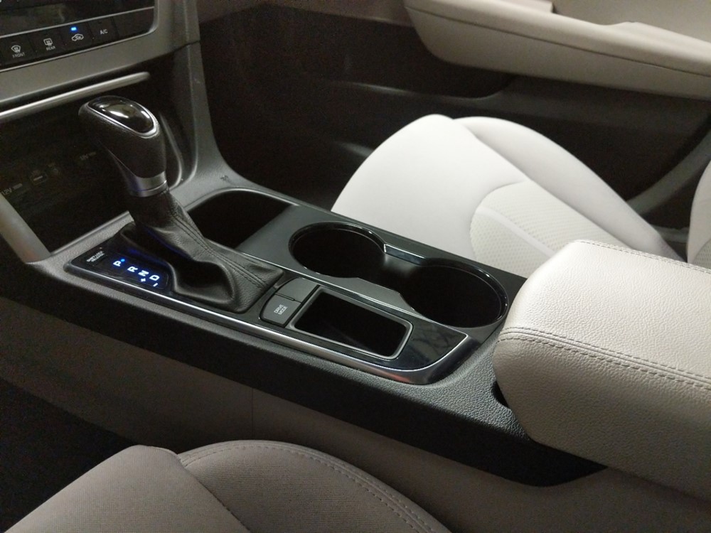 2017 Hyundai Sonata - Center Console/Cup Holders