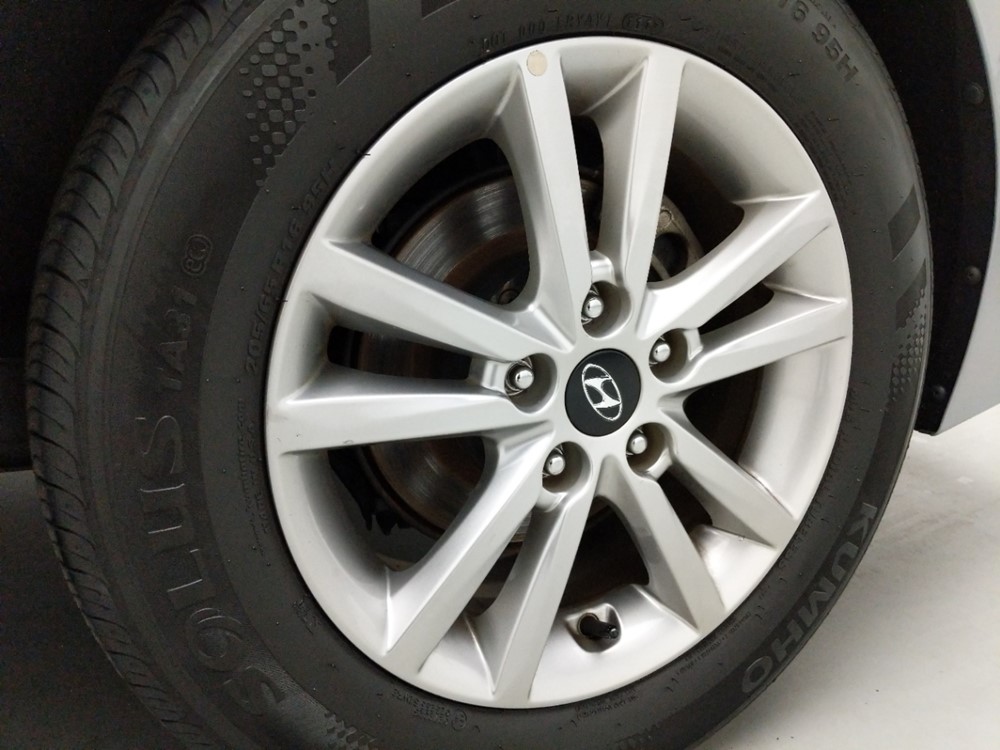 2017 Hyundai Sonata - Wheel