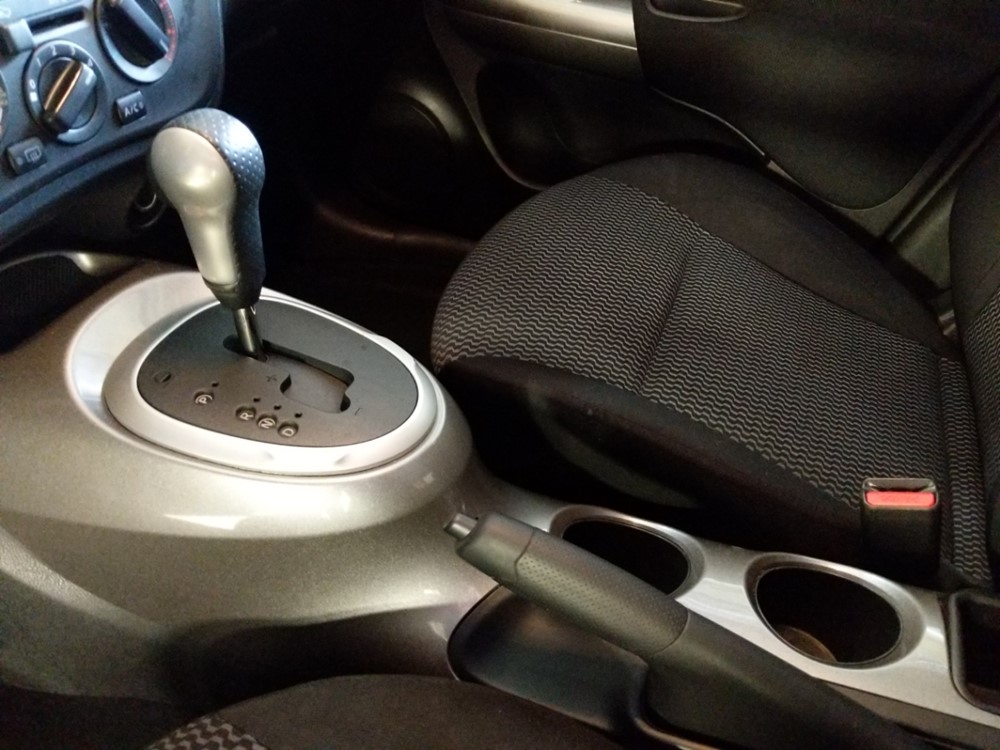 2016 Nissan JUKE - Center Console/Cup Holders