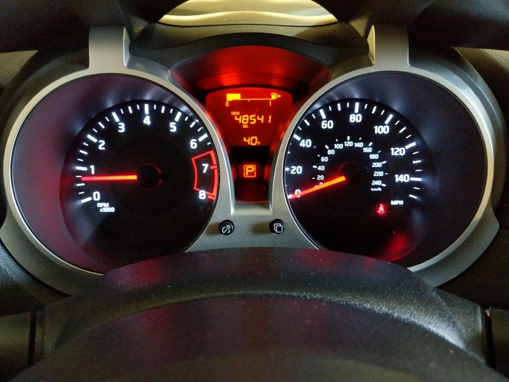 2016 Nissan JUKE - Odometer Close Up