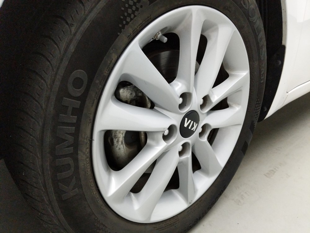 2017 Kia Forte - Wheel