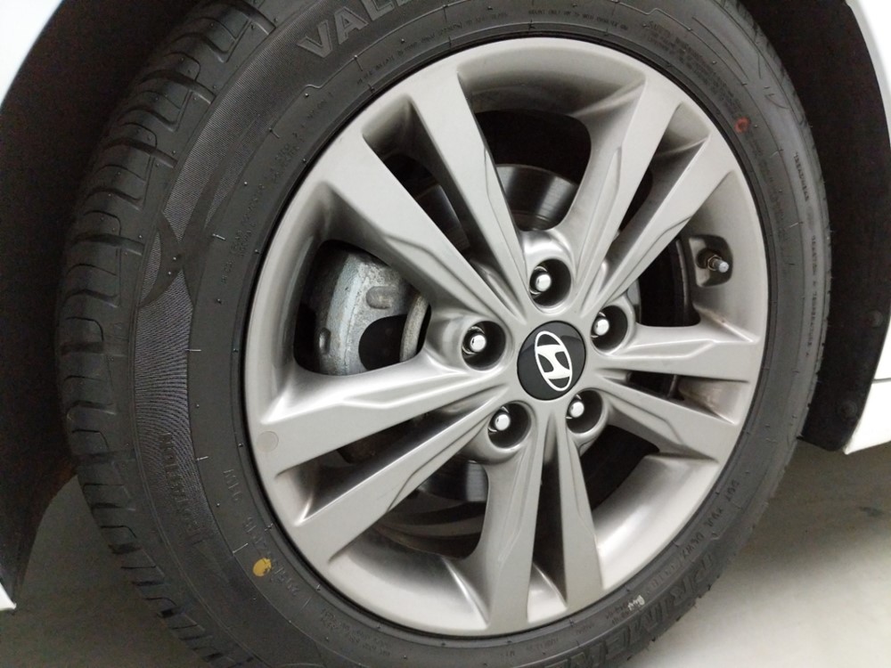 2018 Hyundai Elantra - Wheel