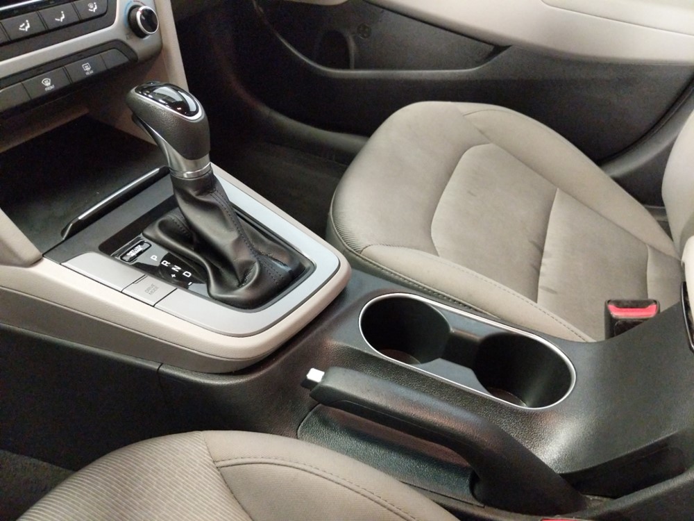 2018 Hyundai Elantra - Center Console/Cup Holders