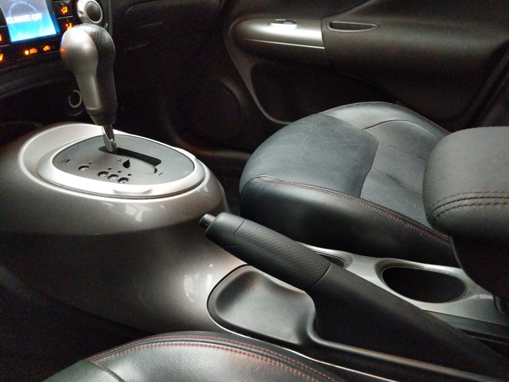 2012 Nissan JUKE - Center Console/Cup Holders