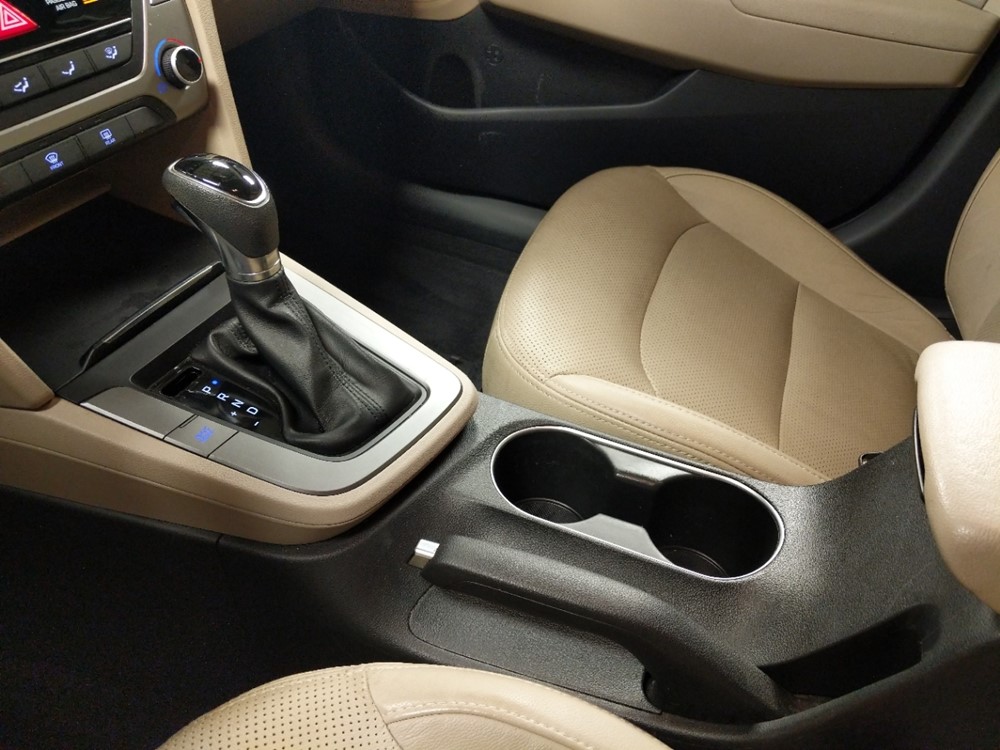 2017 Hyundai Elantra - Center Console/Cup Holders