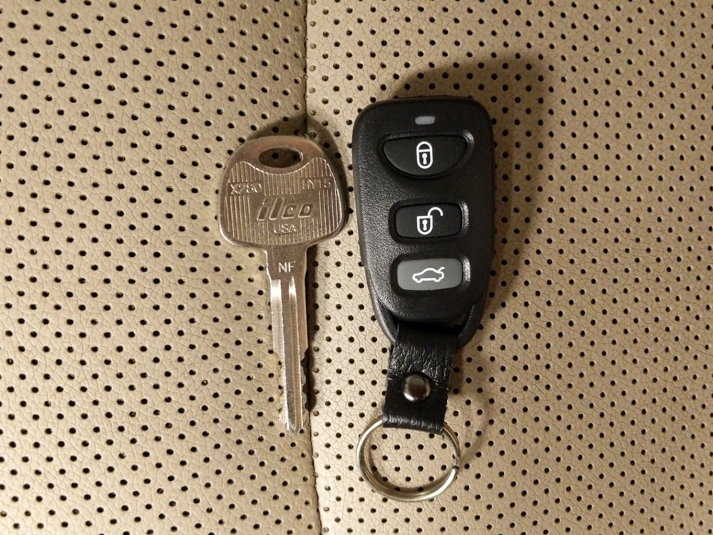 2017 Hyundai Elantra - Keys