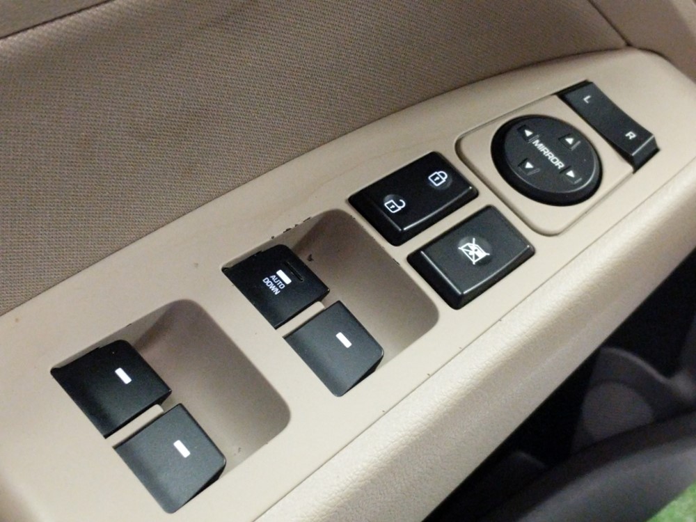 2017 Hyundai Elantra - Driver Power Windows/Lock Control