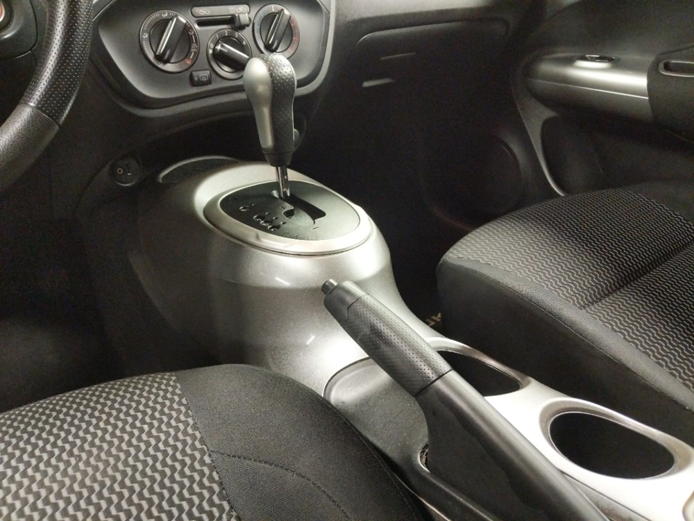 2017 Nissan JUKE - Center Console/Cup Holders