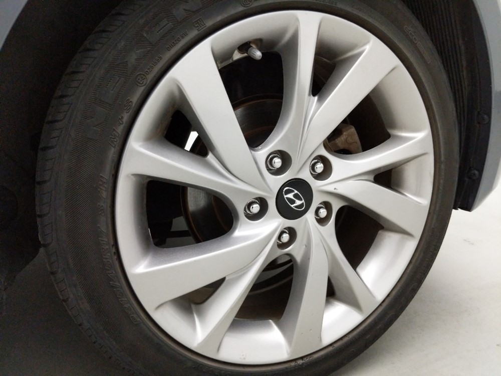 2017 Hyundai Veloster - Wheel
