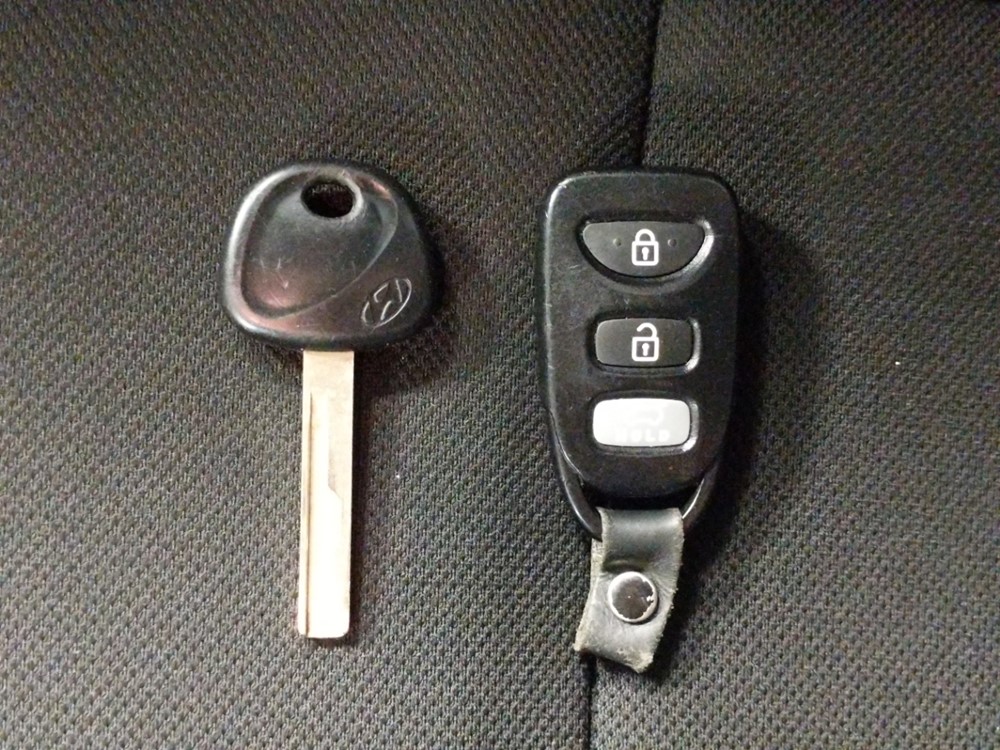 2017 Hyundai Veloster - Keys