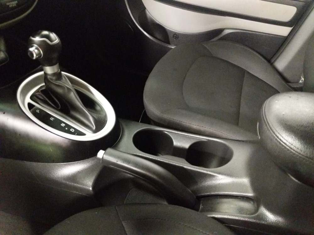 2016 Kia Soul - Center Console/Cup Holders