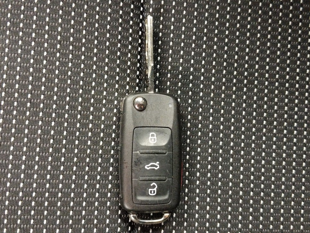 2016 Volkswagen Passat - Keys