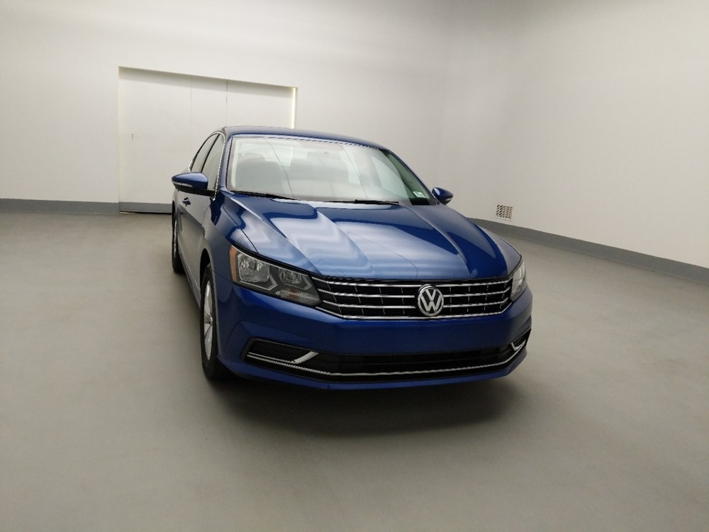 2016 Volkswagen Passat - Passenger Front Hood