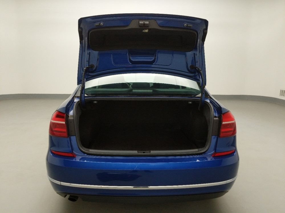 2016 Volkswagen Passat - Trunk