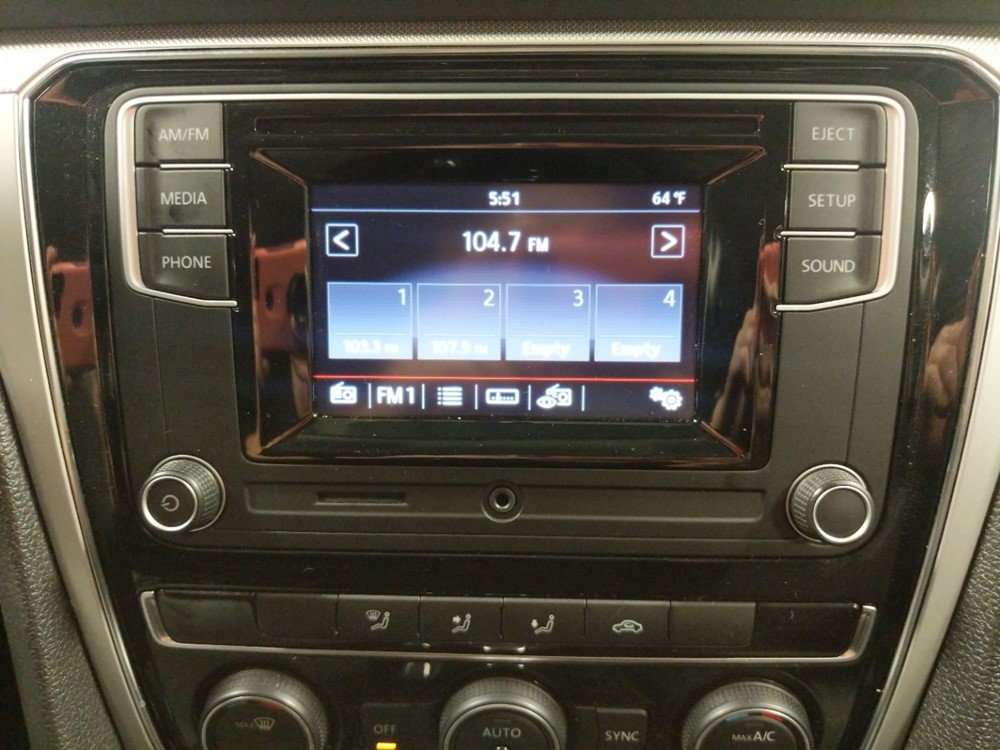 2016 Volkswagen Passat - Stereo Package