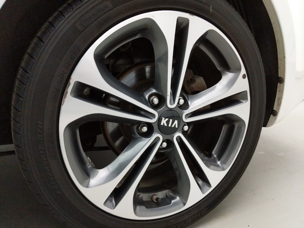 2016 Kia Forte - Wheel