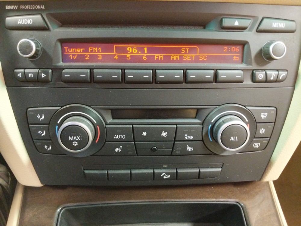 2011 BMW 328i - Stereo Package