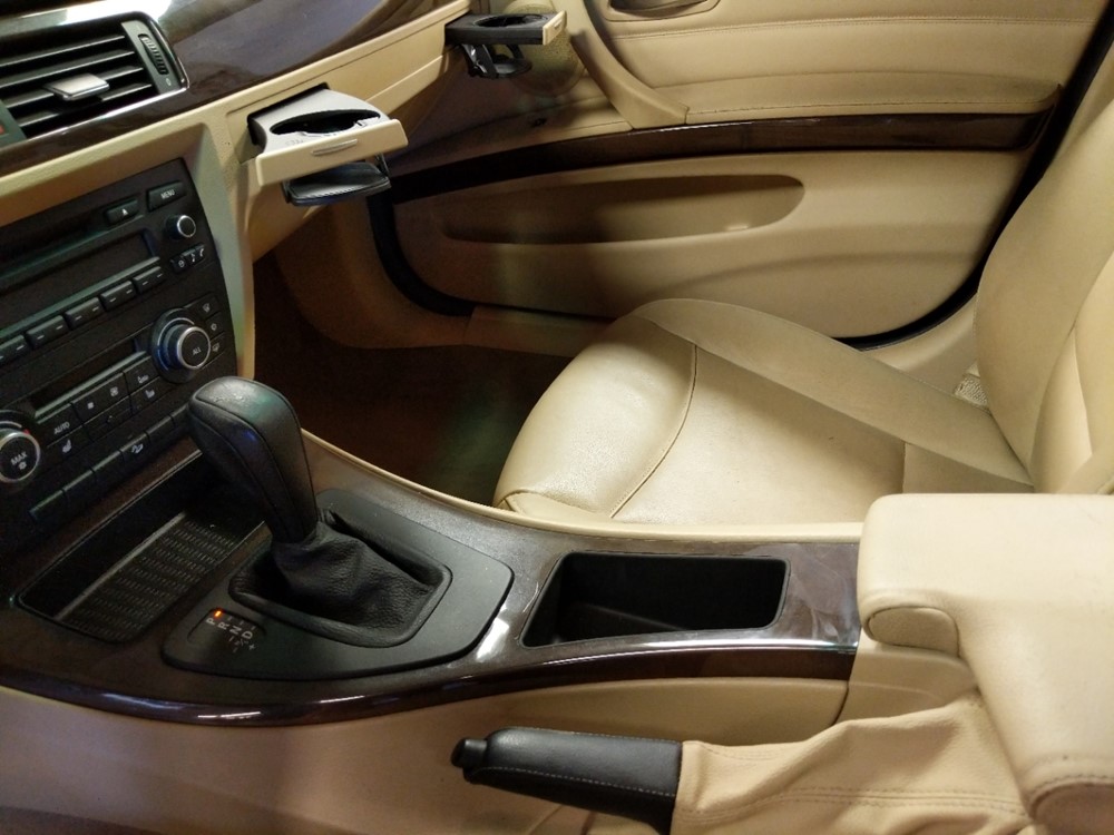 2011 BMW 328i - Center Console/Cup Holders
