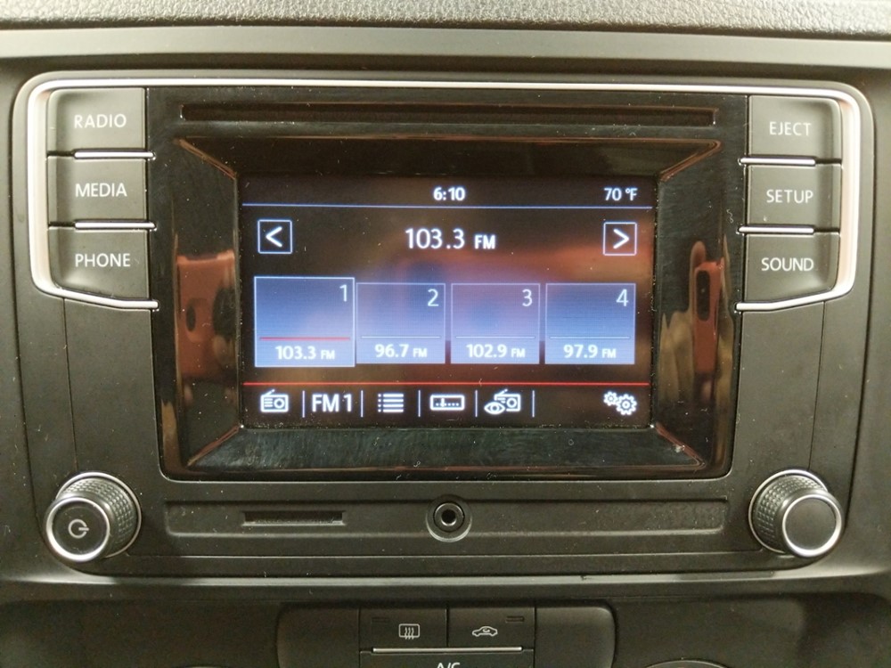 2017 Volkswagen Jetta - Stereo Package