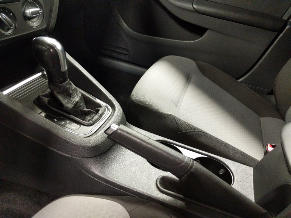 2017 Volkswagen Jetta - Center Console/Cup Holders