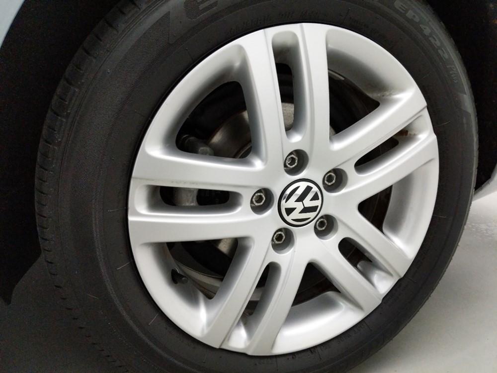 2017 Volkswagen Jetta - Wheel