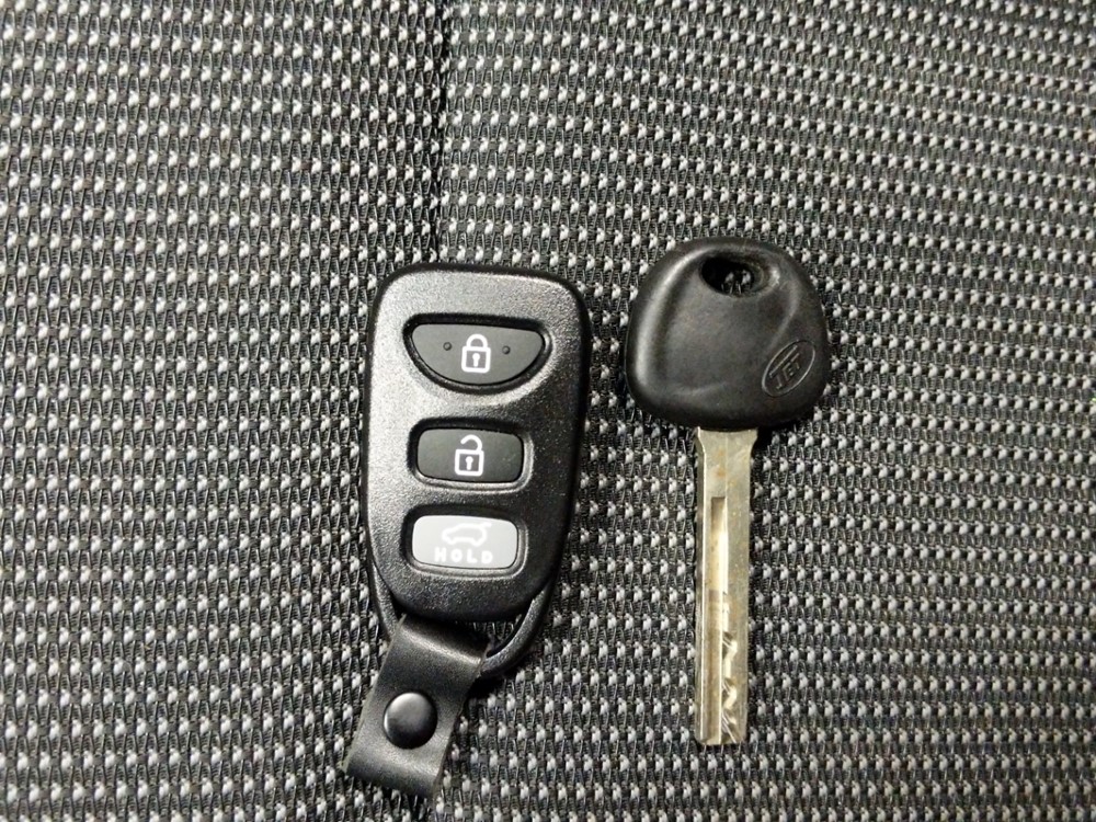 2016 Hyundai Veloster - Keys