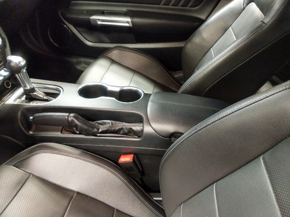 2018 Ford Mustang - Center Console/Cup Holders