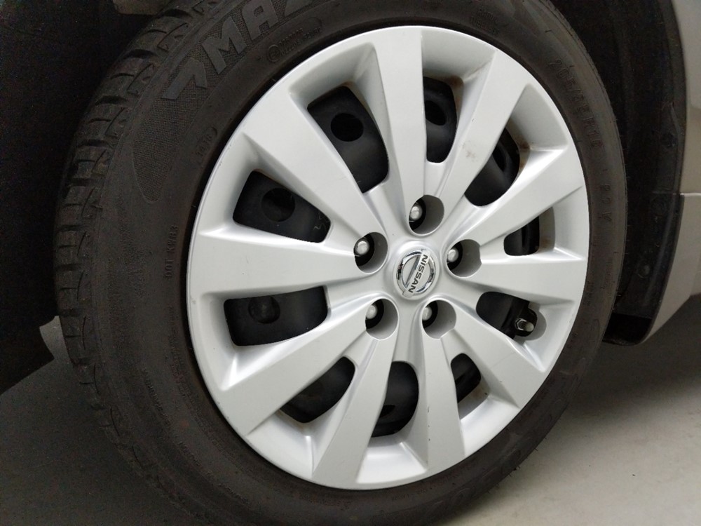 2015 Nissan Sentra - Wheel