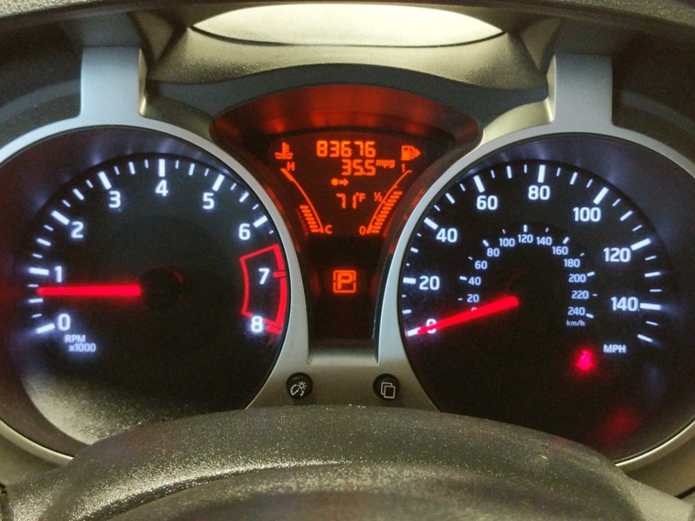 2015 Nissan JUKE - Odometer Close Up