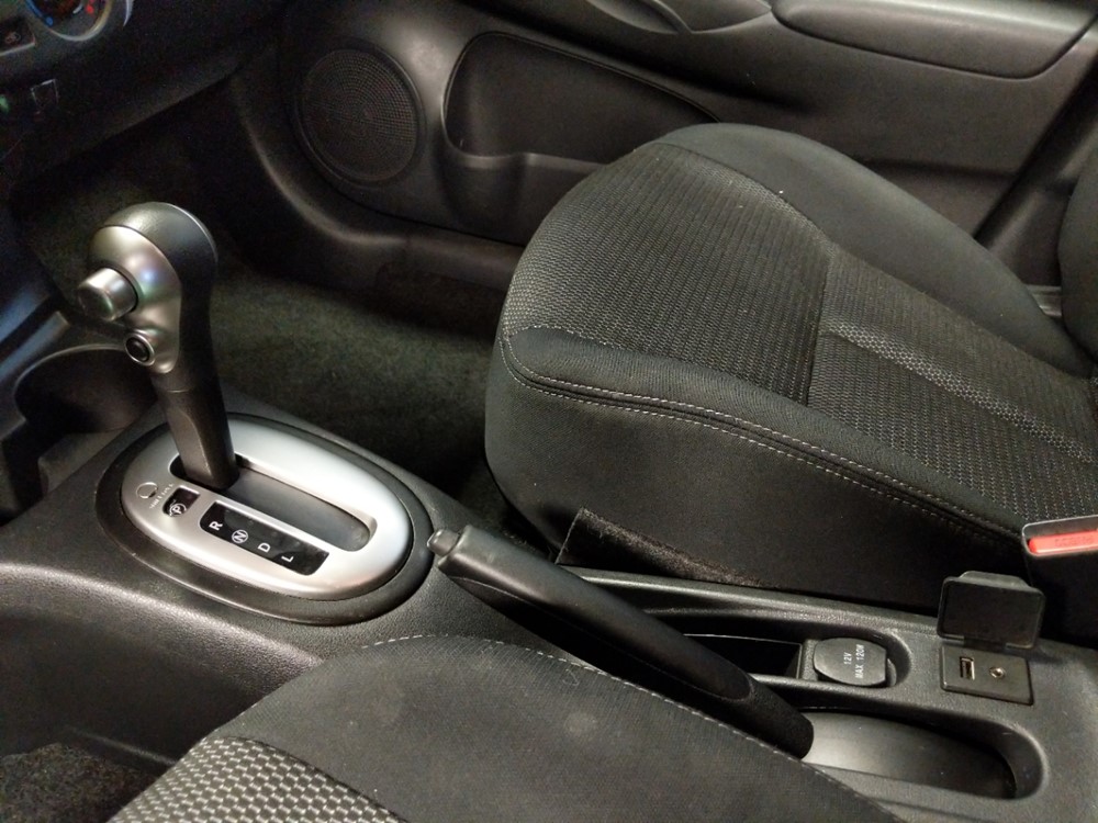 2016 Nissan Versa - Center Console/Cup Holders