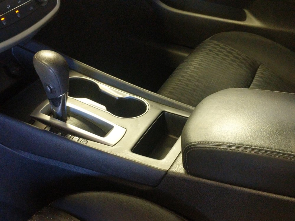 2016 Nissan Altima - Center Console/Cup Holders