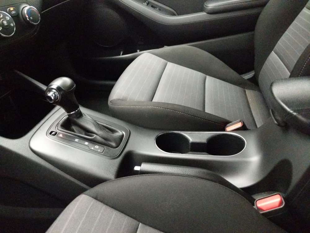 2016 Kia Forte - Center Console/Cup Holders