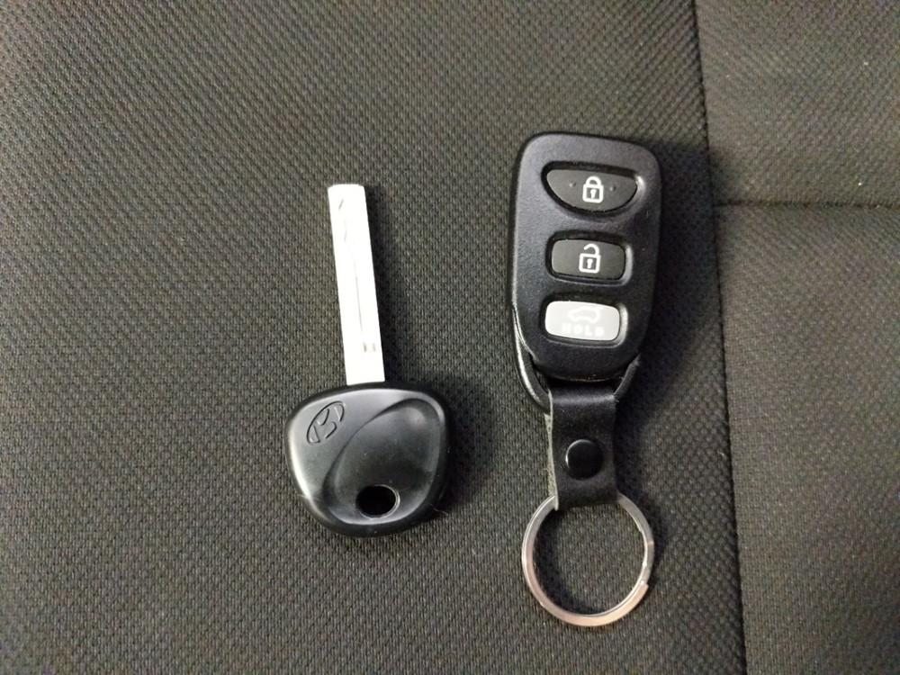 2016 Hyundai Veloster - Keys