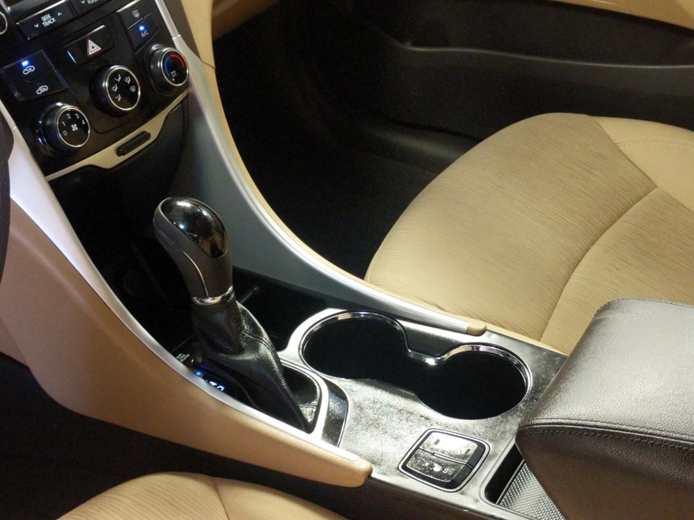 2014 Hyundai Sonata - Center Console/Cup Holders