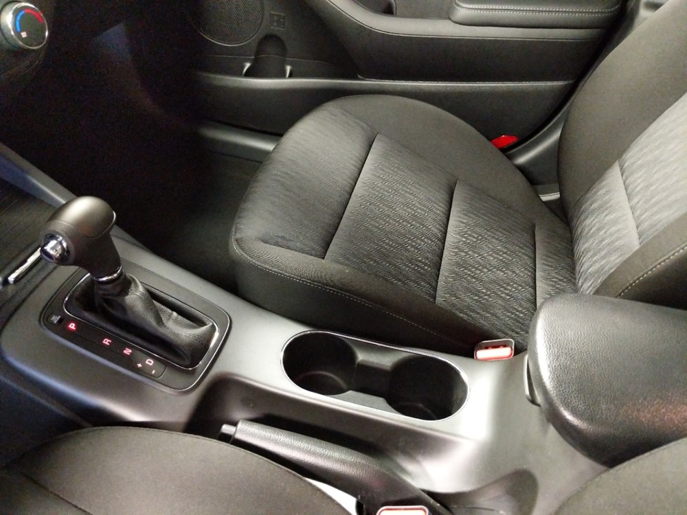 2016 Kia Forte - Center Console/Cup Holders