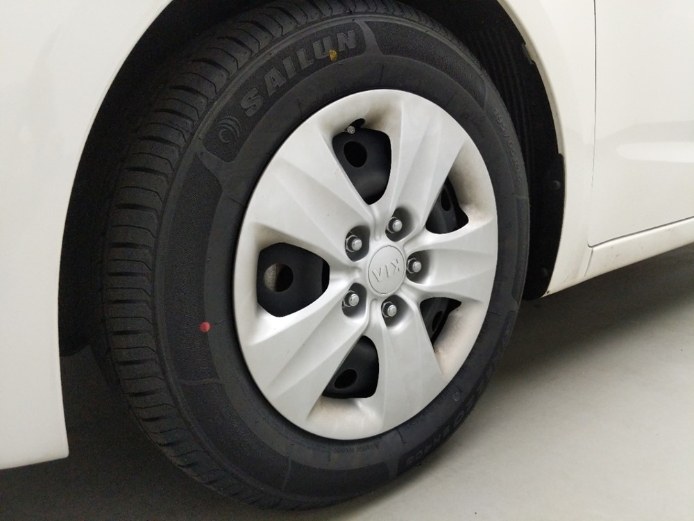 2016 Kia Forte - Wheel