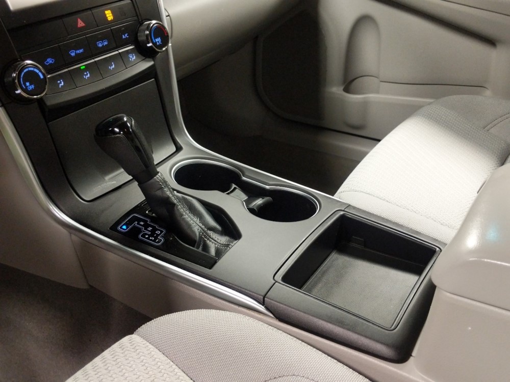 2016 Toyota Camry - Center Console/Cup Holders