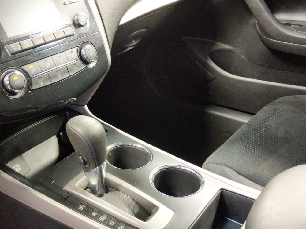 2015 Nissan Altima - Center Console/Cup Holders
