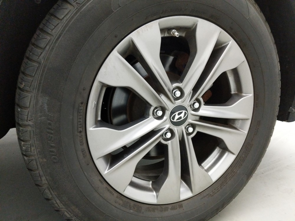 2013 Hyundai Santa Fe - Wheel