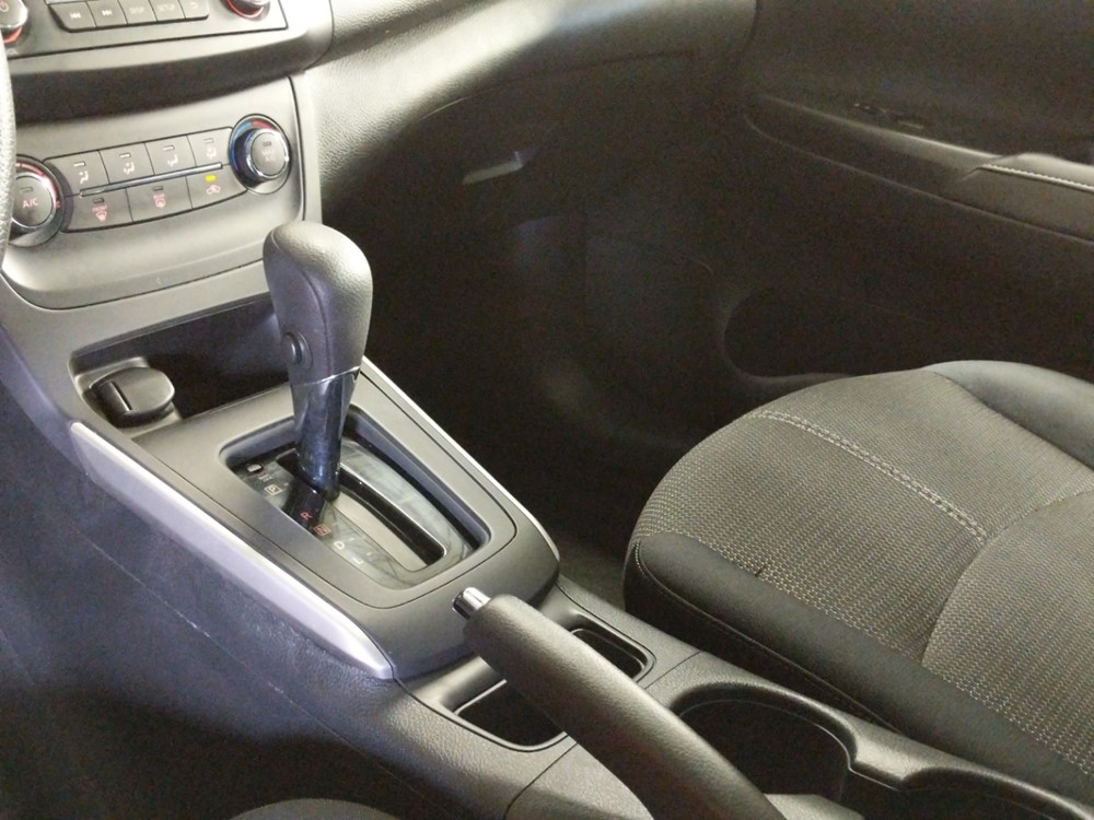 2016 Nissan Sentra - Center Console/Cup Holders