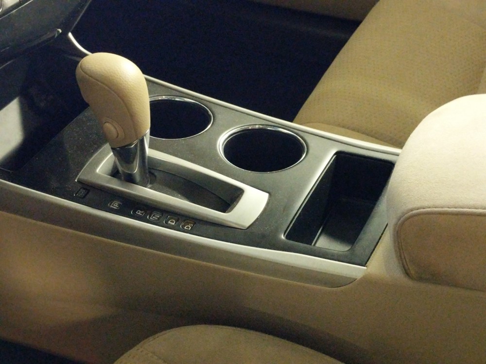 2015 Nissan Altima - Center Console/Cup Holders