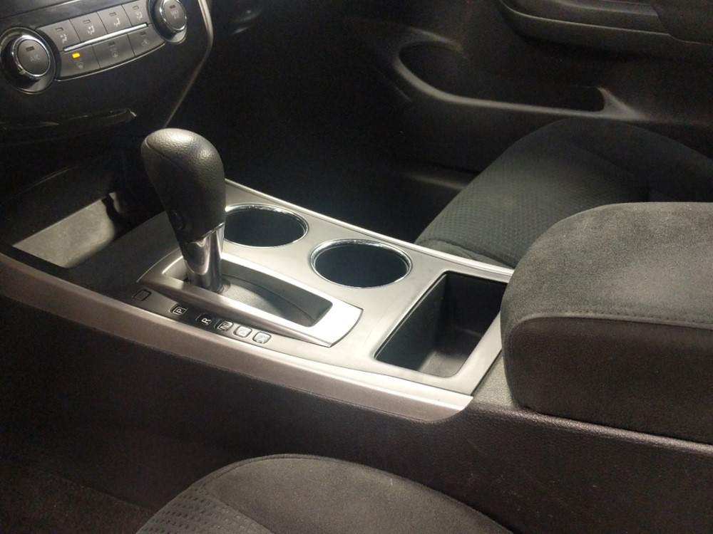 2015 Nissan Altima - Center Console/Cup Holders