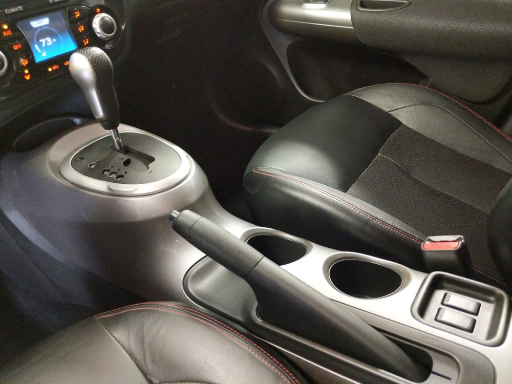 2012 Nissan JUKE - Center Console/Cup Holders